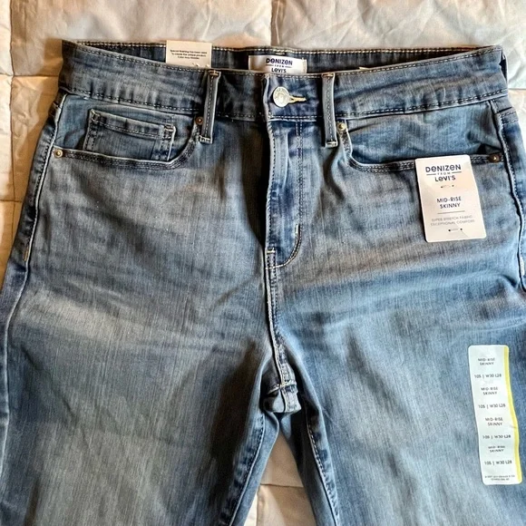 NWT Levi Mid rise skinny. Light wash blue. Women’s size 10. - Picture 7 of 7
